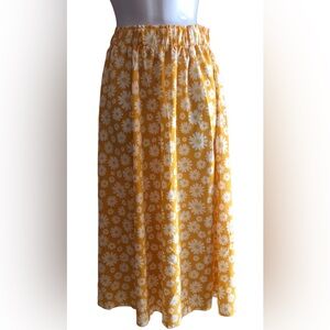 Shein Curve Skirt Size 1XL Yellow White Flowers Polyester Elastic Waist Midi
